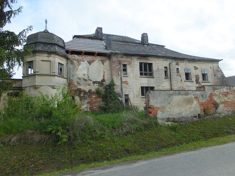 Behandlung der Holzelemente auf dem Schloss Nedražice
